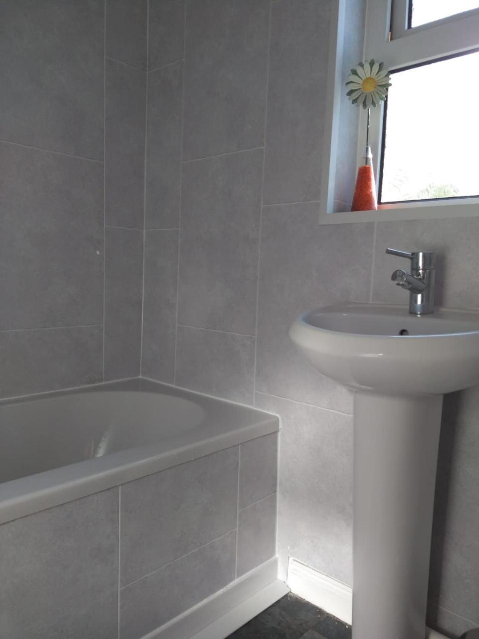 Very Central Location- Free Parking - 2 Bedrooms Belfast Dış mekan fotoğraf